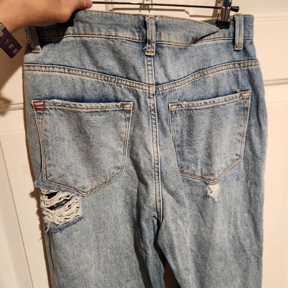 BDG Mom High Rise Distressed Straight 90s Jeans Size 27 - Picture 6 of 8